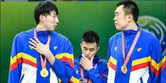 《你好，李焕英》单日票房689万，走势稳定，位列榜单第二名。